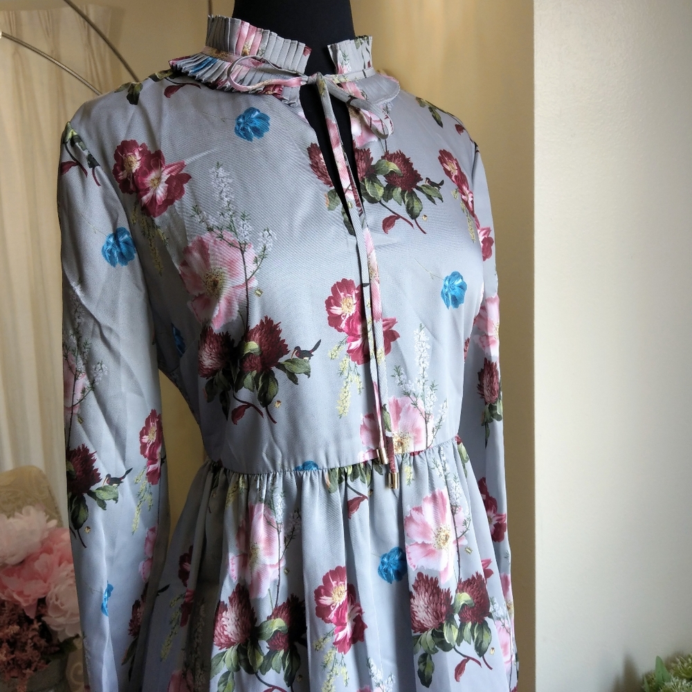 🍒NWT🍒 TED BAKER LIGHT GRAY FLORAL PRINT DRESS - Picture 2 of 10